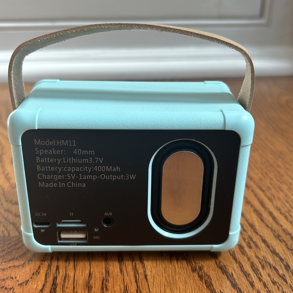 New in Box Small Retro Bluetooth Speaker - Picture 3 of 8